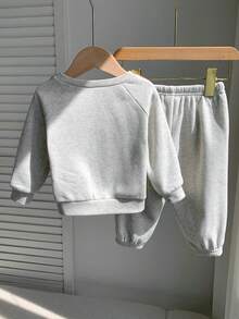 SHEIN 2pcs/Set Baby Boy Cute Autumn/Winter Grey Printed Long Sleeve Sweatshirt & Pants Tracksuit, Toddler Joggers, Sportswear Set - Multicolor - View 3