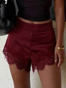 Siren Gaze 夏季新款女款緞面蕾絲拼接短褲，性感熱褲 - 酒紅色 - 查看 10