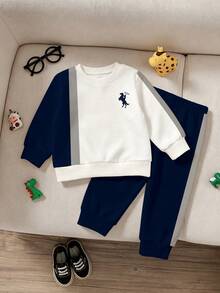 SHEIN 2件組男孩運動套裝，拼色運動衫配海軍藍馬刺繡，搭配條紋慢跑長褲，柔軟透氣面料，寬鬆剪裁，適合 - 彩色 - 查看 3