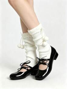 ROMWE Anime 2 Pairs Of Black And White Solid Color Hairball Leg Covers, Cute Style Plush Edge Socks, Versatile Stacking Socks Covers - 黑白毛球 - 查看 4