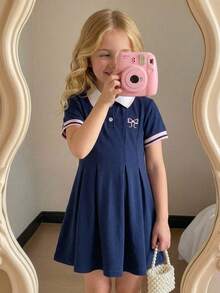 SHEIN Elladie kids 1件女童夏季百搭新款深藍色洋裝，正面粉色蝴蝶結刺繡，可愛極簡羅紋領口、羅紋袖口，百褶設計，A字公主風，適合度假與海灘 - 藏蓝色 - 查看 9