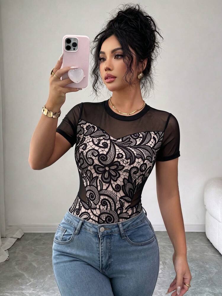 Elenzga Bodysuit Wanita Musim Semi/Panas Elegan Seksi Warna Hitam dengan Detail Renda Imitasi dan Jala Kontras, Leher Bulat, Lengan Pendek, Pas Badan, Melangsingkan, dan Serbaguna - MultiWarna - View 4