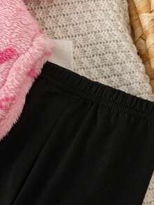 SHEIN 2件組女孩秋冬聖誕粉色甜美風加厚柔軟抓絨兩件套，配色愛心與蝴蝶結印花，半拉鍊高領抓絨長袖圓弧下擺上衣 + 黑色直筒鬆緊腰長褲，休閒、校園、戶外、購物、旅行，女孩保暖抓絨套裝 - 彩色 - 查看 7