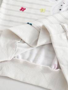 SHEIN 青少年女孩休閒韓風拼接白色蕾絲刺繡領口與袖口喇叭袖衛衣，適合旅行、上學與通勤 - 淺灰色 - 查看 6