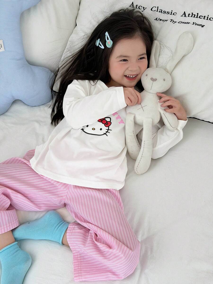Dazy Kids HELLO KITTY | DAZY 女童字母卡通印花長袖上衣與長褲休閒居家睡衣套裝 - 白色 - 查看 1