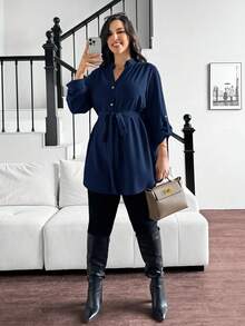 SHEIN Essnce Camisa casual versátil de talla grande con cinturón de unicolor para otoño - Azul Marino - Ver 5