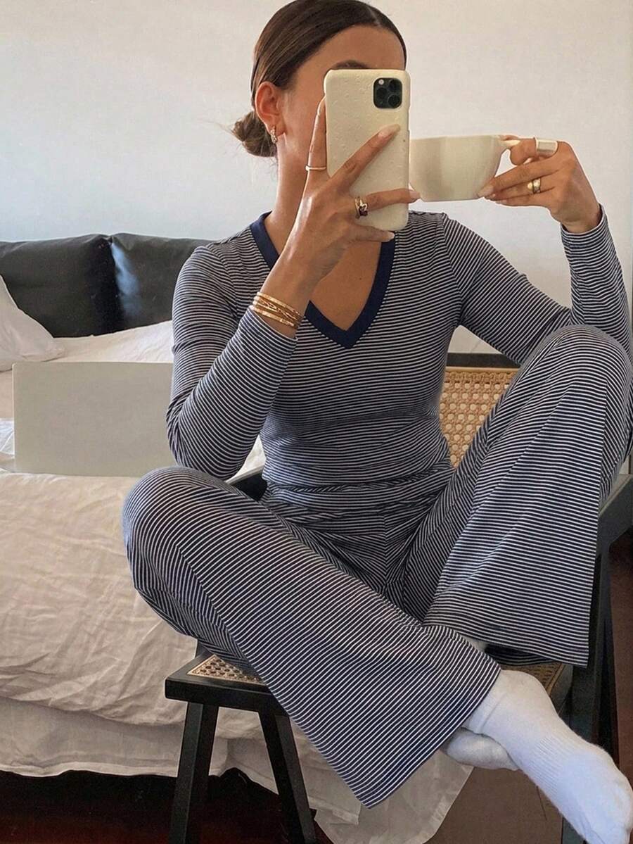 DAZY 條紋V領長袖T恤與直筒長款睡褲2件組女款居家服 - 藍色 - 查看 1