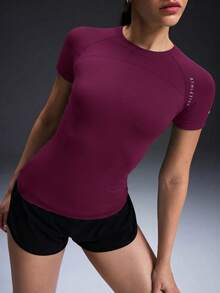 Powerista Kaos Olahraga Kasual Wanita dengan Cetakan Huruf untuk Perjalanan Sehari-hari - Burgundy - View 8