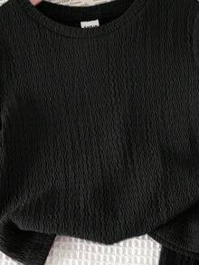 SHEIN 女童純黑色紋理針織側抽褶小高領修身上衣與寬腿長褲兩件套，夏季海灘度假，母女與姊妹套裝，家庭度假，假期，法式，可愛優雅甜美復古時尚，適合休閒日常穿著與學校日常 - 黑色 - 查看 6