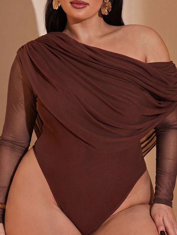 SHEIN BAE CURVE Bodysuit nữ size lớn màu nâu vai bất đối xứng nhún bèo, tay dài, kiểu bất đối xứng