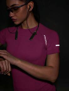 Powerista Kaos Olahraga Kasual Wanita dengan Cetakan Huruf untuk Perjalanan Sehari-hari - Burgundy - View 4