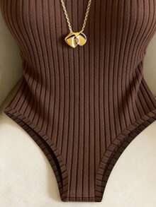 Resyla Ins Viral French Vintage Style Metal Buckle Ribbed Knit Bodysuit, Elegant Commuter Sleeveless Ribbed Knit Fitted Bodysuit, Sophisticated Lady Style Metal Buckle Decor Elastic Bodysuit Base Layer, Minimalist Premium Ribbed Knit Fitted Versatile Bodysuit Top - Coffee Brown - View 4