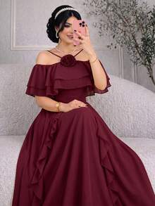 Modelyn 女款優雅黃色雪紡大尺碼夏季洋裝，方領、荷葉邊飾邊、3D花朵裝飾與飄逸下擺 - 酒紅色 - 查看 4