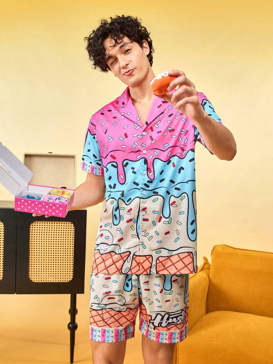Notgurli Conjunto de Roupa de Casa Masculino com Estampa de Skate de Banana Creme, Gola e Abotoamento Simples, Casual e Divertido para o Verão, 2 Peças - Multicolorido - Visão 1