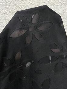 Reflora 大尺碼女款優雅黑色紋理鏤空前開鈕扣襯衫，可捲袖長版飄逸半透視上衣 - 黑色 - 查看 6