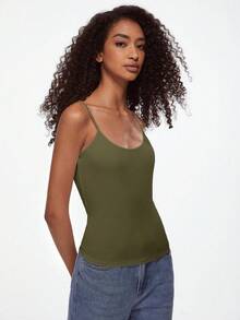 SHEIN BASICS 1件女款純色修身休閒細肩帶背心上衣 白色上衣 - 軍綠色 - 查看 6