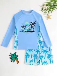 SHEIN 青少年男孩泳裝 日落島椰林系列 漸層「SURF」字母與鳥類圖案，上衣左右兩側為淺綠漸層滿版椰子樹印花，泳褲為淺藍至淺綠漸層底色搭配滿版藍色棕櫚椰子樹，時尚休閒，適合游泳 - 藍色 - 查看 3