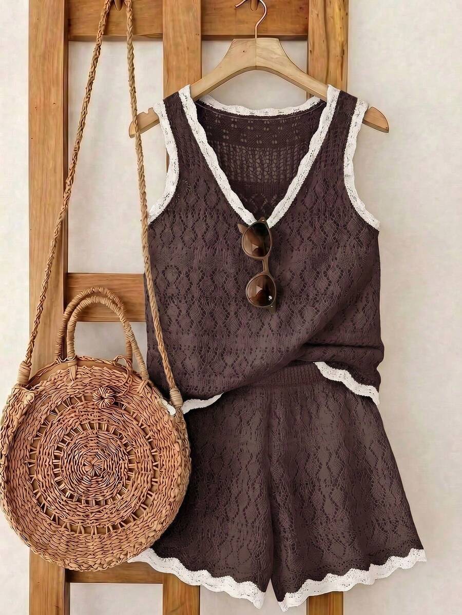 SHEIN Franclia 新款简约夏日度假风优雅镂空波浪领性感吊带修身连衣裙,撞色针织背心无袖毛衣两件套,春夏款 - 巧克力棕 - 查看 1