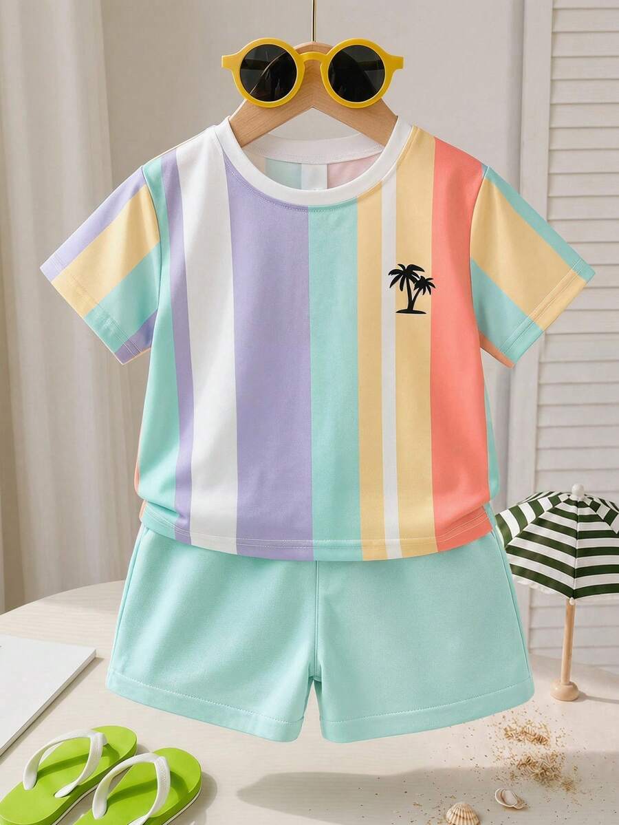 SHEIN Streecool Kids 2件組小男孩休閒椰子標語印花短袖圓領T恤與短褲套裝,適合夏季日常休閒穿著、度假海灘假期,兒童夏季套裝 - 彩色 - 查看 1
