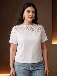 Anewsta Kaos Wanita Lengan Pendek Ukuran Besar Warna Putih dengan Desain Renda Daun Patchwork di Bagian Leher, Motif Liburan Elegan - Putih - View 5
