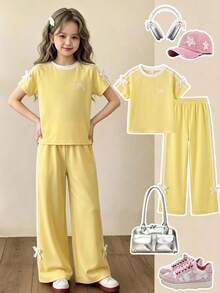 SHEIN Playful Pals 女童春夏休閒新款 T 恤套裝，雙條紋編織帶與 3D 蝴蝶結裝飾，圓領落肩袖 T 恤上衣搭配休閒長褲，2 件套，適合日常穿著、上學、外出、度假、運動、派對與節日 - 黃色 - 查看 4