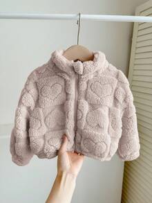 SHEIN LMoss Kids LMoss 女嬰可愛休閒毛絨立領夾克，愛心圖案，適合秋冬穿著 - 卡其色 - 查看 1