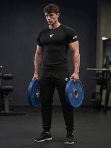 GymBeat Set Olahraga Pria Kaos dan Celana Motif Sayap, Warna Hitam untuk Gym - Hitam - View 4