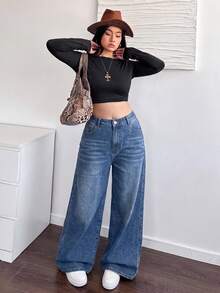 Dripcurv Celana Jeans Denim Kasual Longgar Kaki Lebar dengan Saku untuk Wanita Ukuran Plus - Dark Wash - View 6