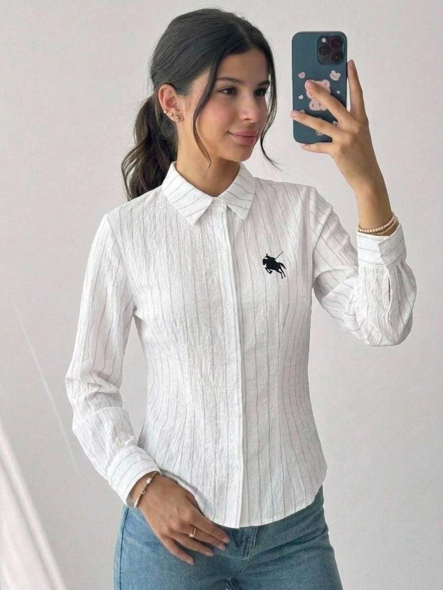 SHEIN 青少年女孩時尚刺繡杏色修身長袖襯衫,返校襯衫,女孩白色襯衫配小馬刺繡圖案,青少年女孩秋冬服飾 - 杏色 - 查看 1