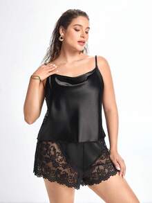 Slumbrini Conjunto de pijama de seda sintética para mujer talla grande, camisola de satén negro con cuello drapeado + shorts con ribete de encaje, espalda de encaje completo, conjunto sexy de 2 piezas para estar en casa - Negro - Ver 5