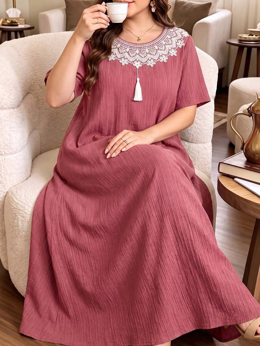 Al Najma 女款優雅圓領花卉裝飾時尚百搭夏季大尺碼阿拉伯風洋裝 - 藕粉色 - 查看 1