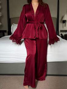 Dazy Plus Conjunto de pijama de 2 piezas rojo elegante con rayas de color contrastante, puños de encaje y patchwork para Año Nuevo, talla grande - Burdeos - Ver 6