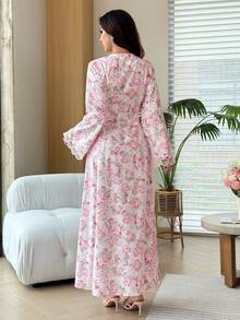 Yasmyna V領優雅印花拼接色塊緞帶長袖蕾絲綁腰女款阿拉伯風粉色洋裝 - 粉色 - 查看 2