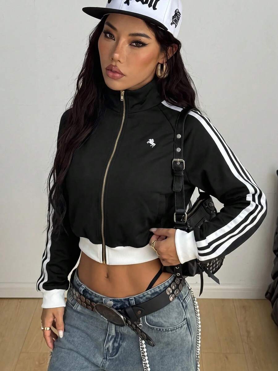 Coolane 女款秋季街頭風休閒運動時尚日常外穿黑色短版刺繡拉鍊條紋拼接長袖夾克 - 黑色 - 查看 1