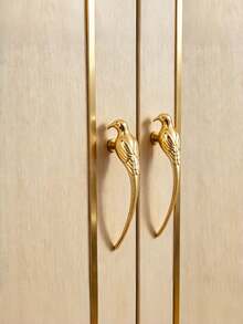 Cirelle 1 Tay nắm cửa tủ quần áo hình chim ác là vàng sáng tạo, màu kim loại cổ điển, thích hợp cho tủ rượu và ngăn kéo tủ giày. Phù hợp cho nhà ở, khách sạn, cửa hàng, quán bar, phòng hội nghị, văn phòng và phòng học. Cũng lý tưởng làm đạo cụ chụp ảnh, quà tặng tân gia, đồ trang trí nhà cửa sáng tạo và phụ kiện cải tạo nhà cửa. - Nhiều màu - Xem 5