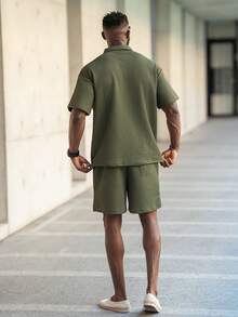 thenoahjr thenoahjr 男士纯色纹理短袖 Polo 衫和短裤两件套，舒适休闲装，假日必备 - 墨綠色 - 查看 2