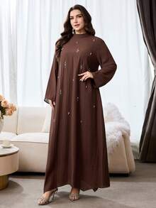Al Najma 大尺碼女款人造珍珠裝飾立領長袖優雅洋裝 - 棕色 - 查看 7