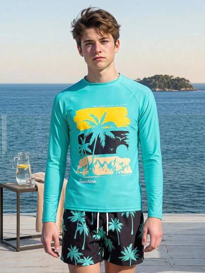 SHEIN Bộ đồ bơi 2 món dành cho bé trai tuổi teen, gồm áo xanh dương in chữ "Sunshine" và hình cây cọ hoàng hôn, quần đen trang trí họa tiết cây cọ nhiệt đới, thích hợp cho kỳ nghỉ, mùa hè, bãi biển, hồ bơi, tiệc tùng.