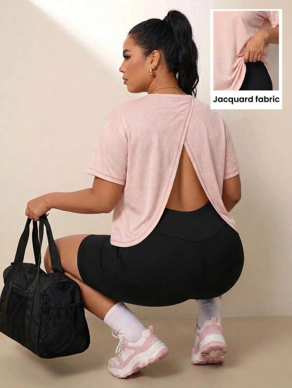 SHEIN Rhythm Era Camiseta de Talla Grande Moda Deportiva Manga Corta Rosa Diamante Jacquard Cuello Redondo Espalda Cruzada Hueca