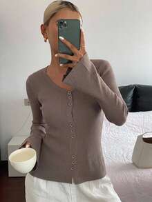 DAZY 女款純色修身V領彈性喇叭袖長袖休閒開襟衫，薄款春夏秋度假上衣 - 卡其色 - 查看 5