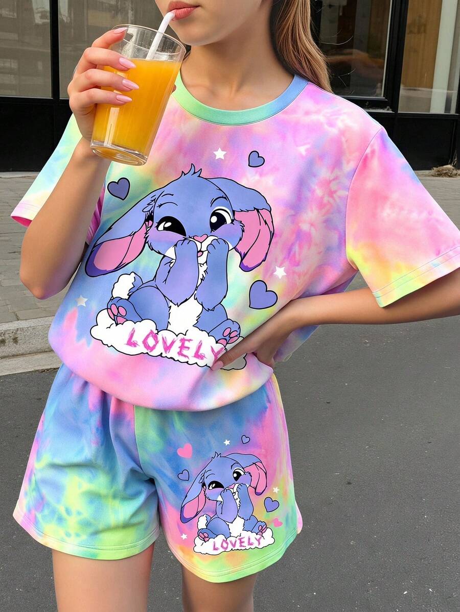 SHEIN Leap Crew 卡哇伊卡通蓝兔露露与史迪奇图案,清新扎染,少女休闲极简短袖短裤两件套,适合夏季、返校季、度假风、阳光之旅、休闲春装、夏日度假、家庭时光、可爱的Y2K椰子女孩波西米亚风春假、早午餐宝宝蓝女孩之旅、霓虹海滩风情、波西米亚嬉皮音乐节 - 彩色 - 查看 1