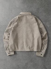 ROMWE MEN Camisa de manga larga con diseño de botones de rana, patrón gótico a rayas y corte holgado para hombre - Marrón - Ver 2