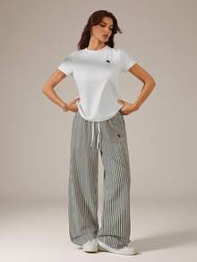 SHEIN Tall 2件組休閒馬標誌印花圓領短袖上衣與條紋印花長褲套裝，白色T恤條紋長褲，適合高個女性 - 彩色 - 查看 4
