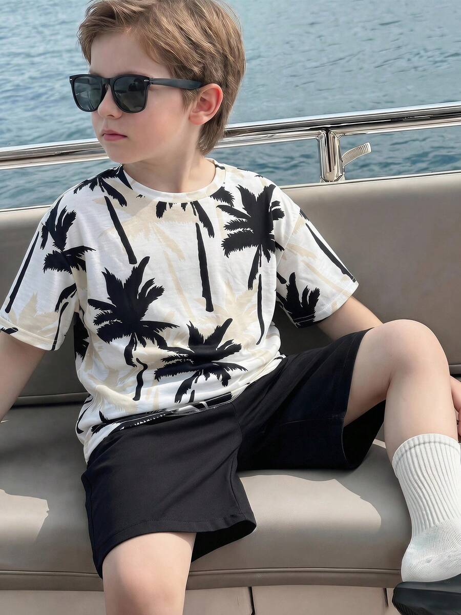 SHEIN 2件組兒童青少年男孩休閒日常百搭舒適黑色印花圓領寬鬆套頭短袖T恤短褲針織套裝，適合春夏，適合戶外玩耍、上學、街頭風、派對及居家休閒短褲上衣夏季上衣夏季套裝