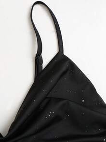 SHEIN Tall Gaun Mini Pendek Hitam Seksi Model Musim Panas untuk Wanita dengan Tali Bahu Tipis, Kerah Model Cowl, Hiasan Renda Kontras, Detail Kerut, Tali Serut, dan Hem Asimetris yang Melangsingkan. - Hitam - View 4