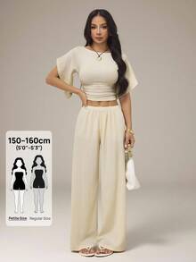 SHEIN PETITE Conjunto de Roupa de Descanso Feminino com Camiseta Plissada com Textura na Cintura e Calça de Malha Casual Elegante, Roupa de Férias, Roupa de Festa do Chá de Verão Feminina em Branco Creme - Damasco - Visão 6