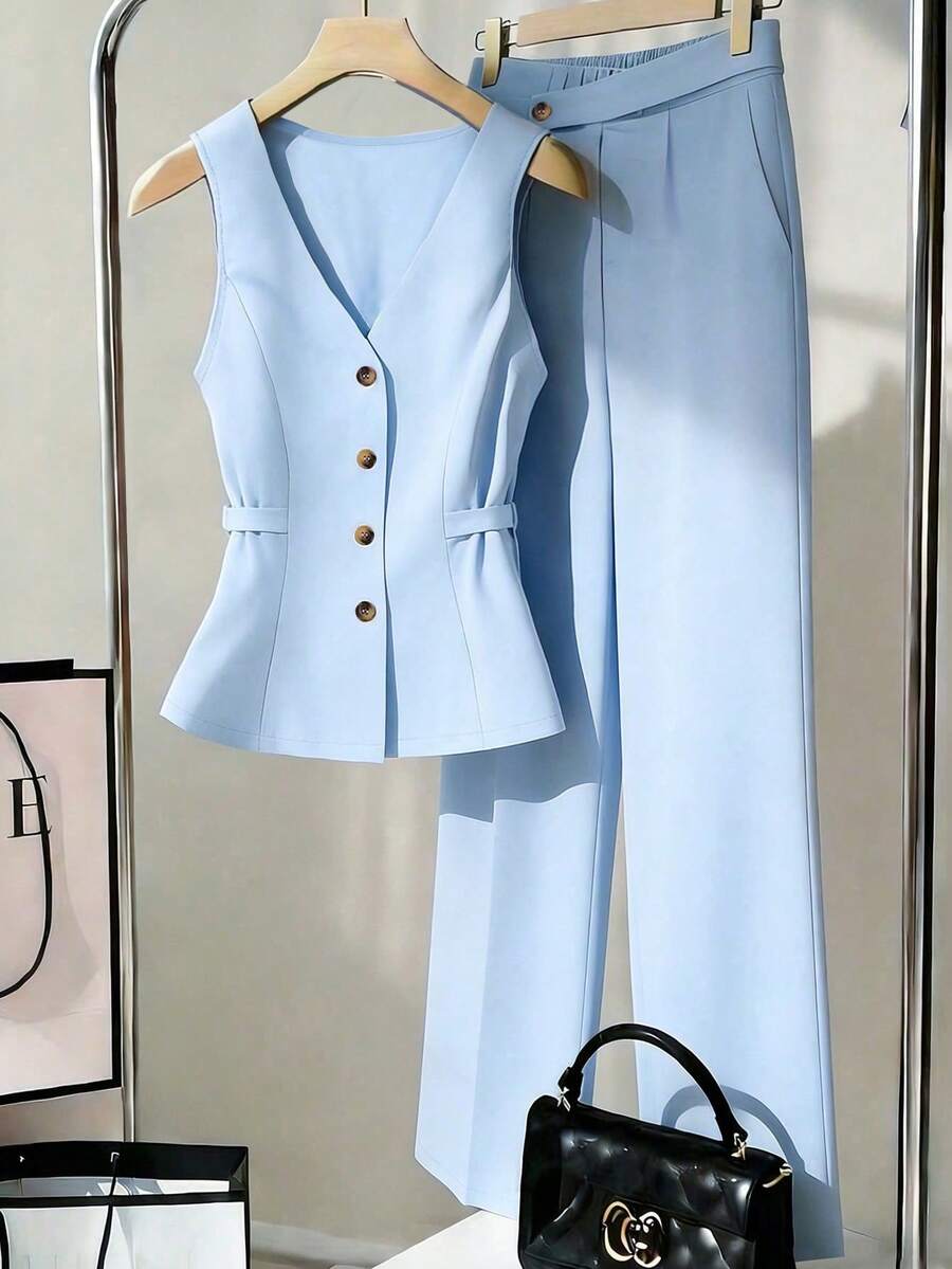 Franclia 2件組女款嬰兒藍夏季休閒優雅辦公貼身無袖上衣與直筒長褲套裝,金屬D型環腰帶背心與前褶皺套裝 - 淺藍色 - 查看 1