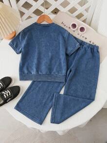 SHEIN Playful Pals 女童新款黑色酸洗休閒寬鬆俏皮可愛英文刺繡圓領羅紋針織牛仔套裝 2 件組，春秋冬必備，簡約時尚百搭，日常穿著新款針織牛仔套裝 - 藍色 - 查看 2