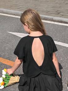 SHEIN Girlism Tween女孩春夏兩件式休閒時尚露背交叉背部對比線條設計圓領肩連袖短袖寬鬆版型T恤，返校季，親子套裝 - 彩色 - 查看 3