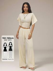 SHEIN PETITE Conjunto de Roupa de Descanso Feminino com Camiseta Plissada com Textura na Cintura e Calça de Malha Casual Elegante, Roupa de Férias, Roupa de Festa do Chá de Verão Feminina em Branco Creme - Damasco - Visão 7
